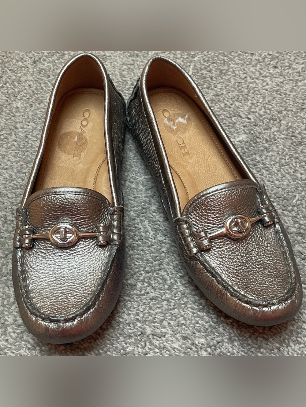 Coach silver leather Arlene driving loafers with logo hardware - size 6.5B